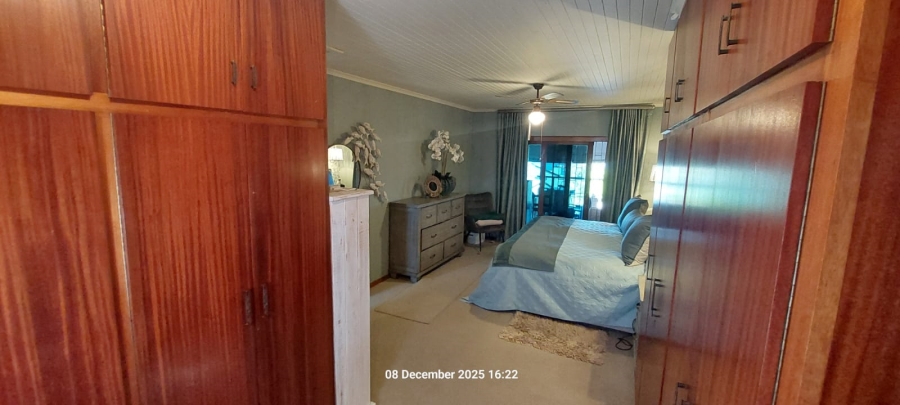 6 Bedroom Property for Sale in Wavecrest Eastern Cape